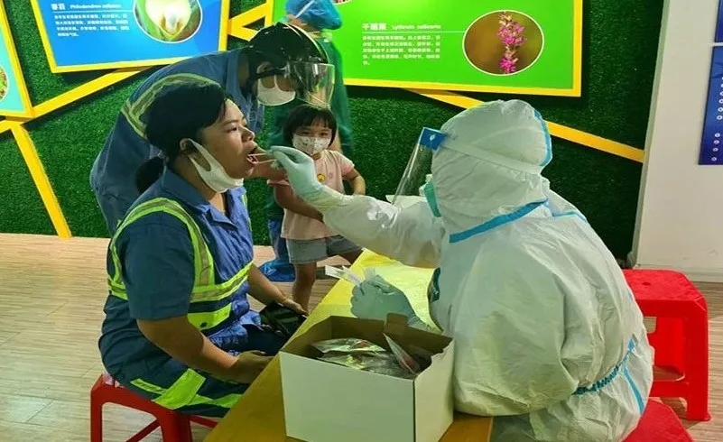 廣州的環衛工人進行疫苗接種核酸檢測超過九成